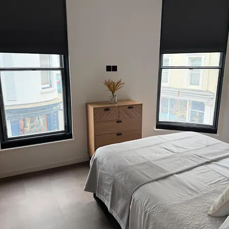 Apartment 70 Bath Street *